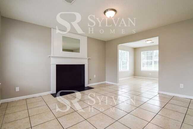 Foto del edificio - Prepare to fall in love with this 4 bedroo...