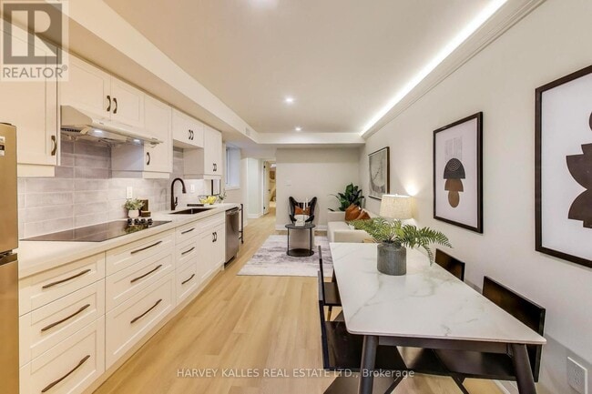 Building Photo - 21 Rolyat St