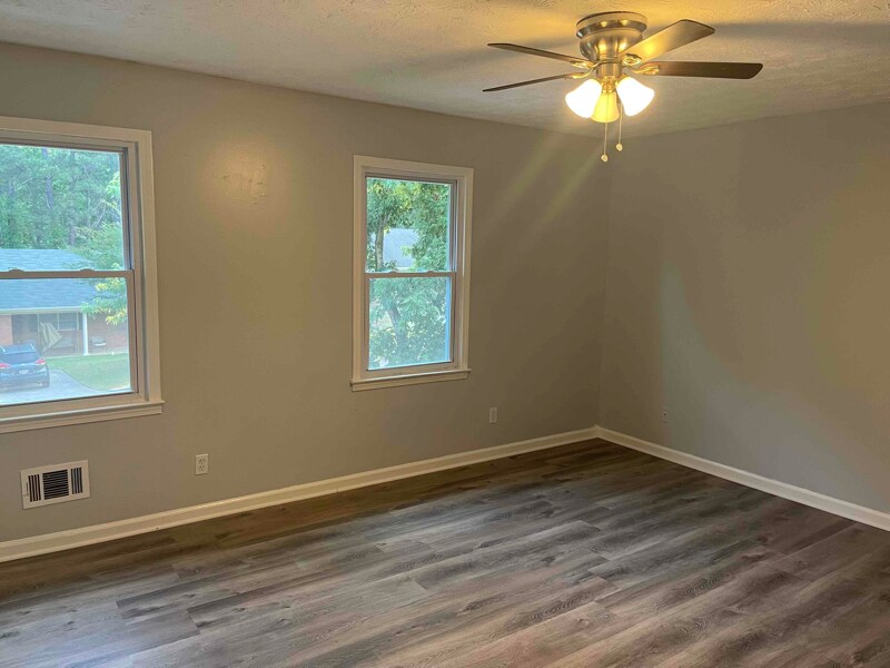 Foto principal - 1697 Salem Woods Dr SE