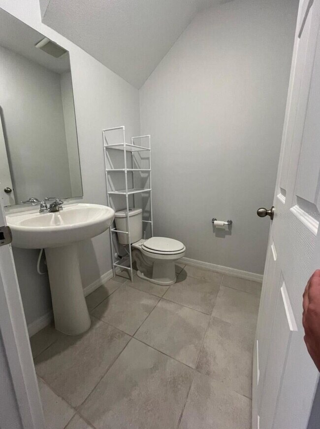 Foto del edificio - "Charming 3-Bed Townhouse with 2.5 Baths in St. Cloud's Serene Burrowing Owl Loop!"