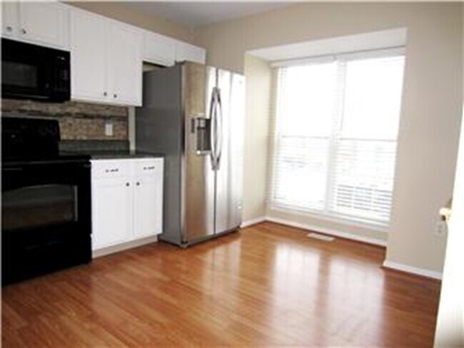 Foto del edificio - 320 Palmerston Ct