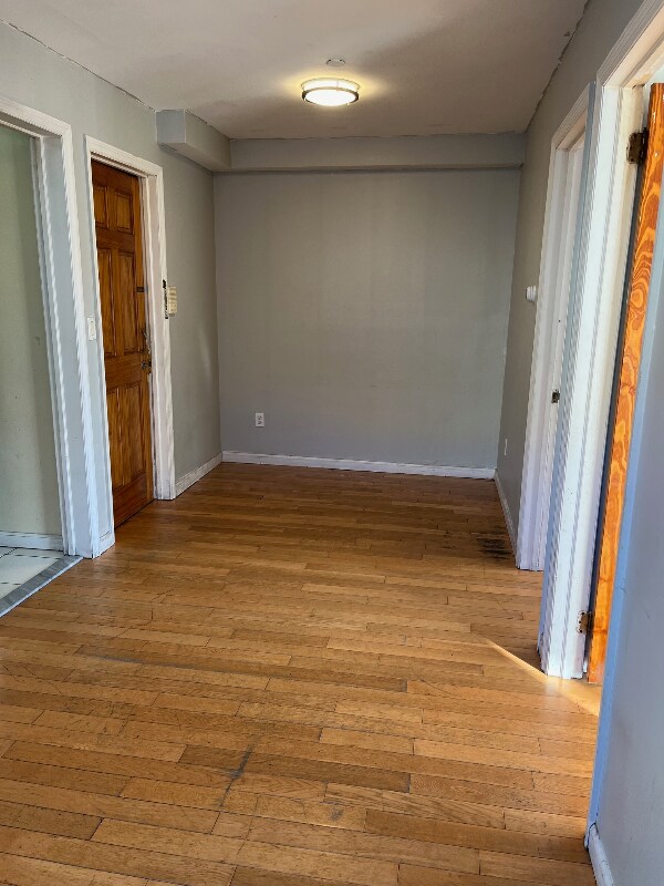 Foto del edificio - 27-32-32 12th St