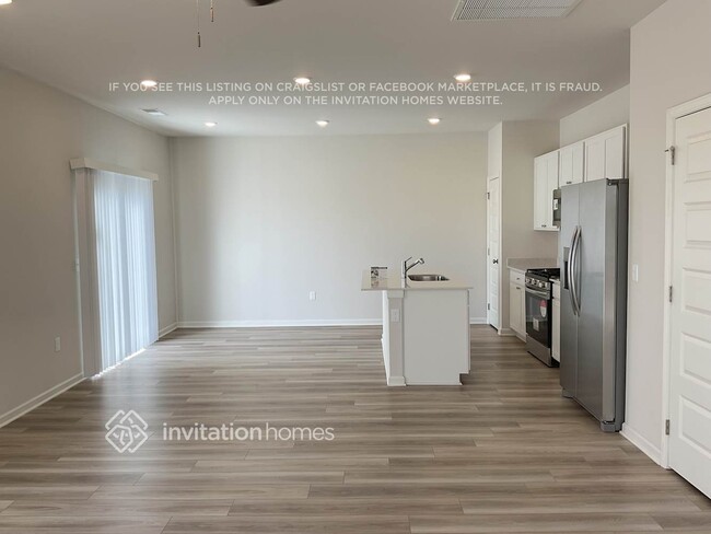 Building Photo - 5088 Mifford Dr