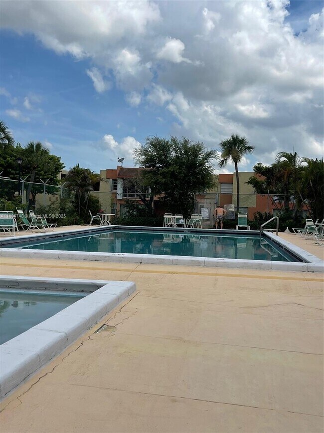 Foto del edificio - 9331 SW 4th St