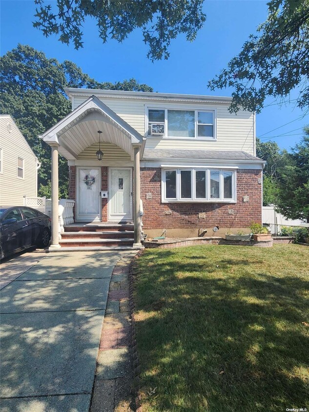 Primary Photo - 5 Waverly Pl