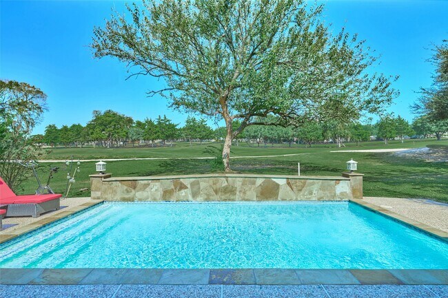 Foto del edificio - 121 April Waters Dr N