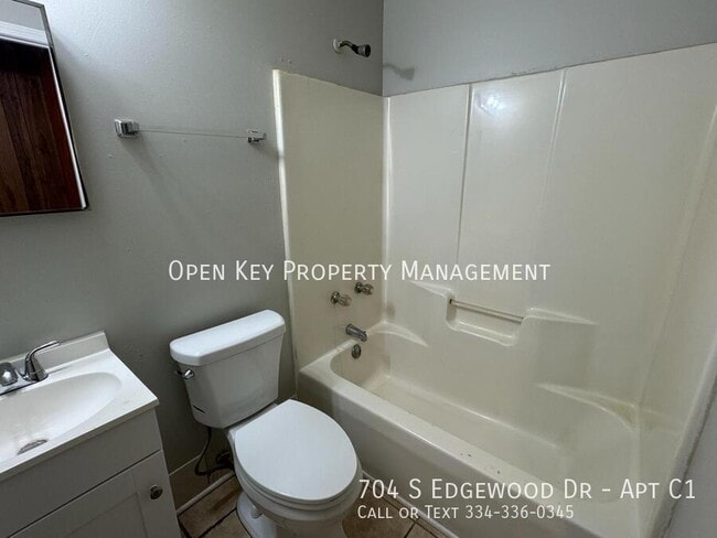 Building Photo - 704 S Edgewood Dr