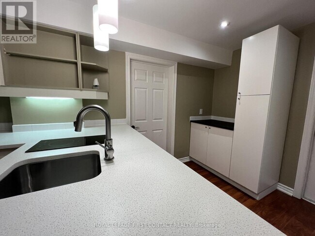 Photo du bâtiment - 27 Thackeray Crescent