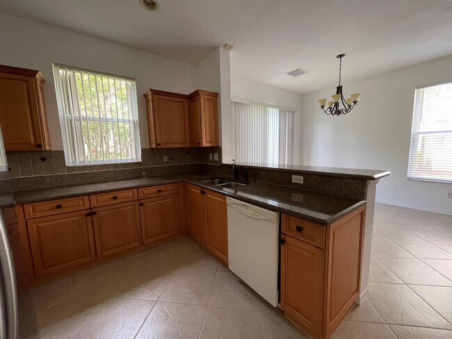 Building Photo - 6028 Seminole Gardens Cir