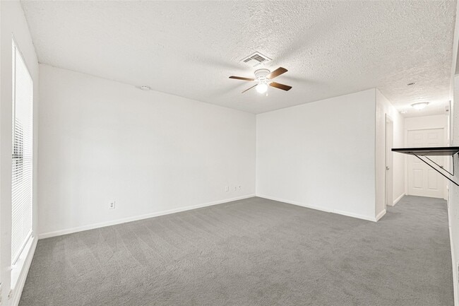 Building Photo - 622 N 13th St