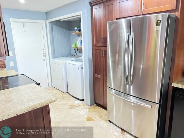 Building Photo - 2601 S Palm Aire Dr
