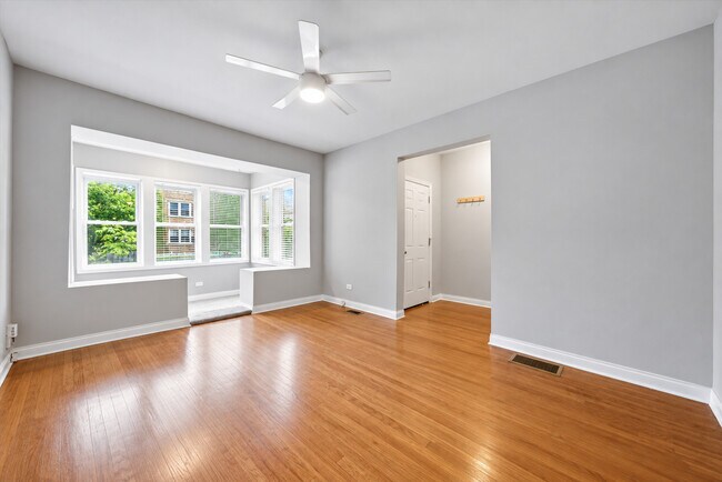 Foto del edificio - 5039 W Cullom Ave