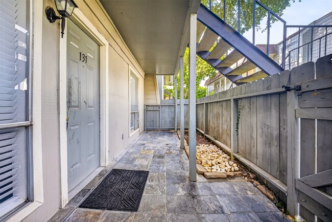 Building Photo - 5929 Queensloch Dr