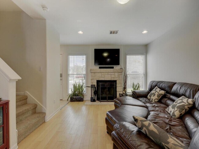 Foto del edificio - 6900 E Riverside Dr