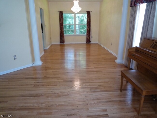 Building Photo - 9 Harrogate Cir