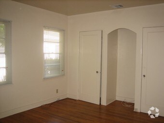 Building Photo - 1424 S Hayworth Ave