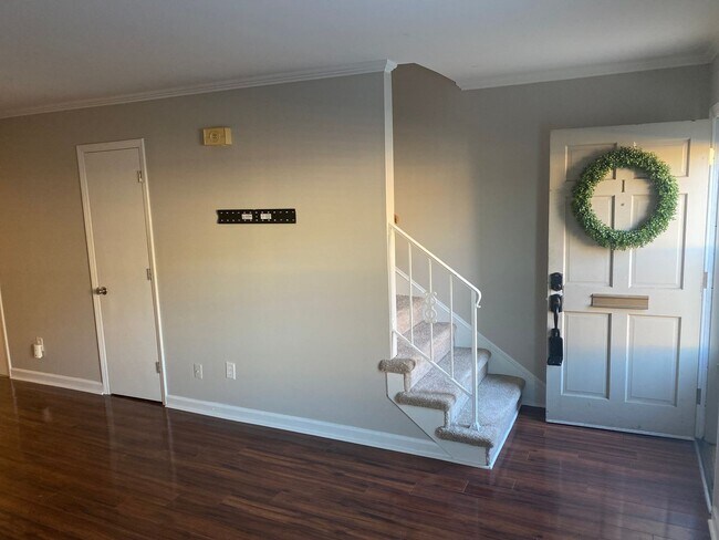 Foto del edificio - Charming townhome located in the vibrant c...