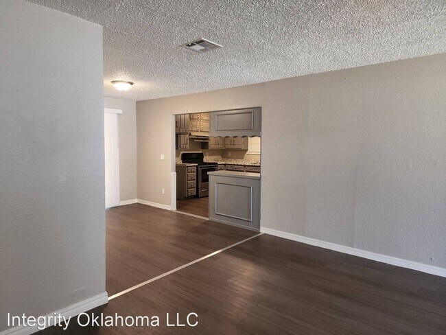 Building Photo - 3 br, 1 bath House - 1112 Locust Drive