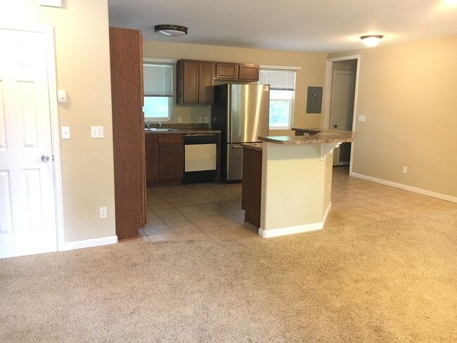 Building Photo - 634 S Tower St