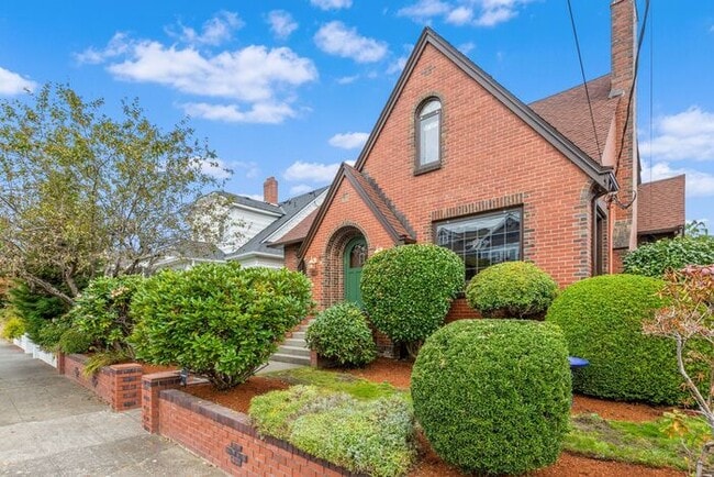 Building Photo - Stunning Air Conditioned 1931 Tudor in Coveted Admiral w/ Views