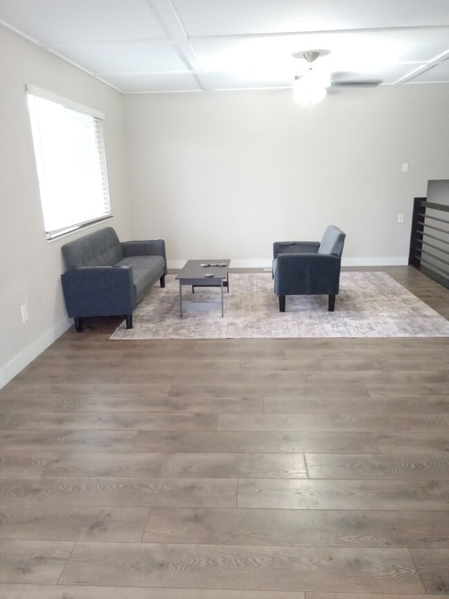 Foto del edificio - 3136 Moonbeam Cir S