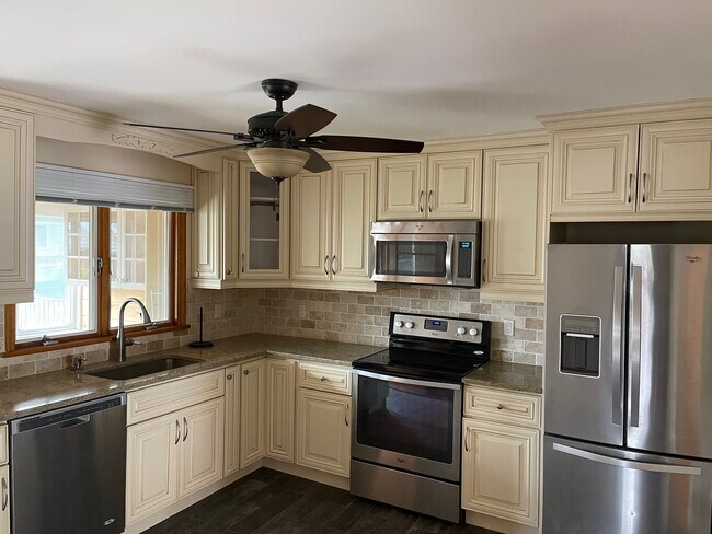 Kitchen - 8 Ridge Pl
