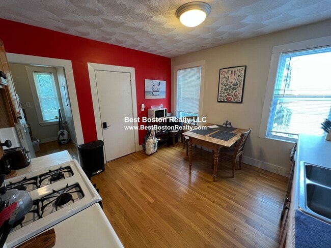 Building Photo - 24 Ellington Rd