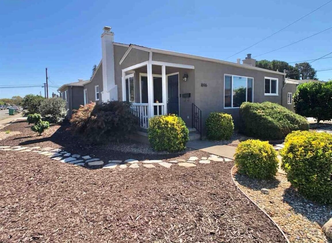 Primary Photo - 1696 140th Ave