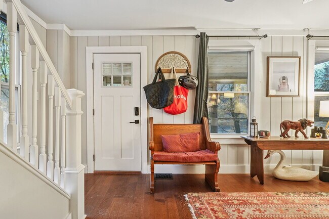 Foto del edificio - 916 E End Rd