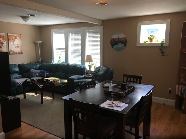 Liing Room - 1741 S 2nd St