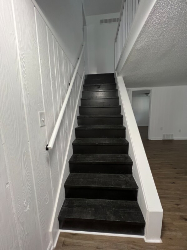 Building Photo - 113 Spring Ct