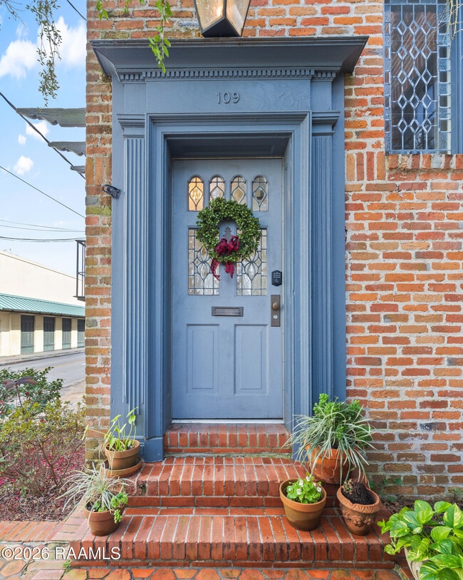 Building Photo - 109 French St