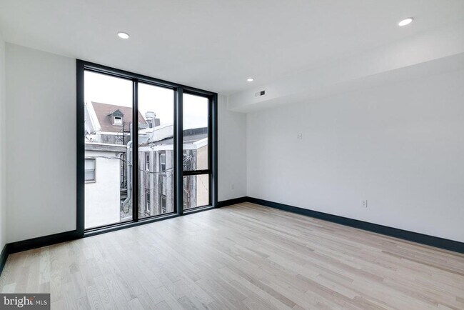 Foto del edificio - 555 N Lawrence St