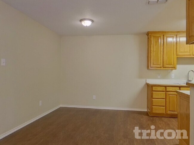 Foto del edificio - 700 Stribling Cir