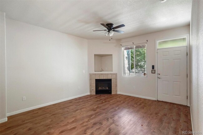 Foto del edificio - 1049 S Walden Way