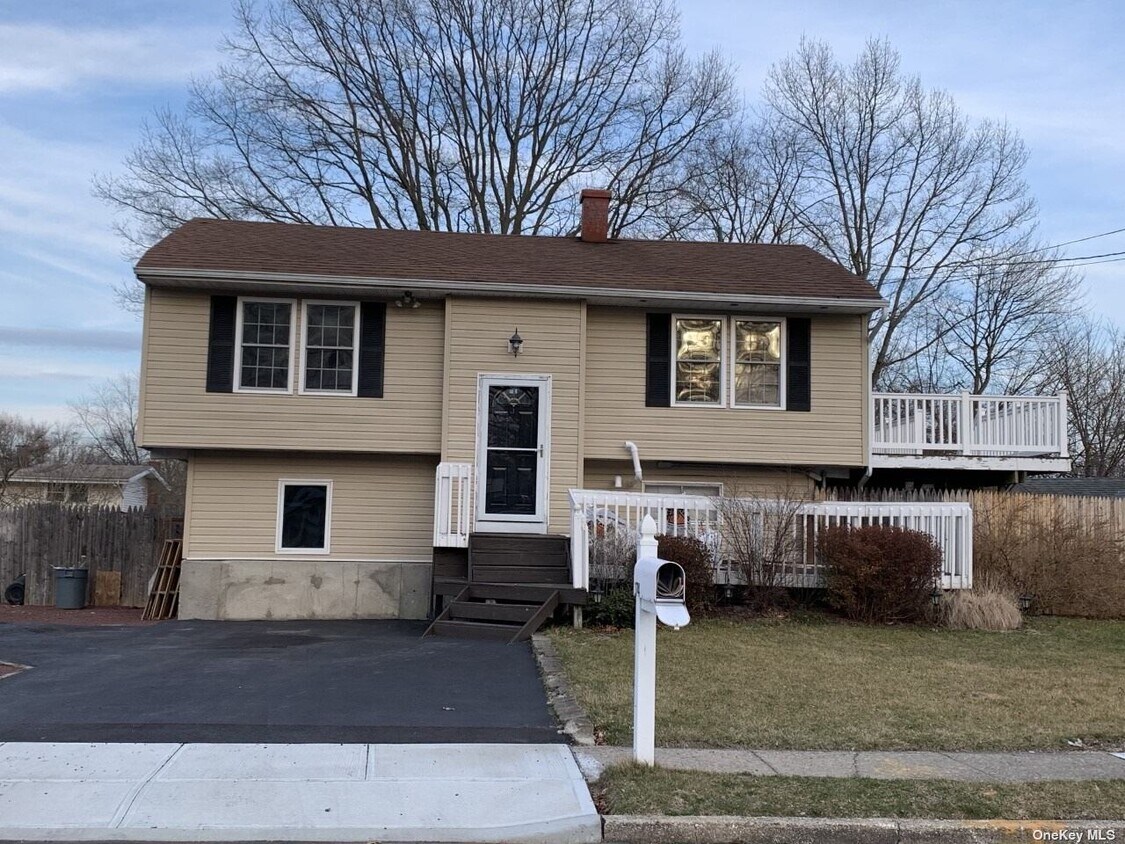 174 Stuyvesant Dr, Selden, NY 11784 House Rental in Selden, NY