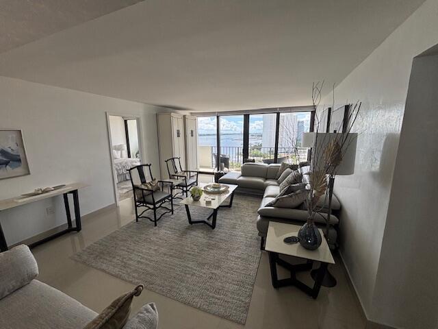 Foto del edificio - 5600 N Flagler Dr