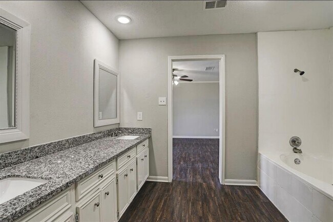 Foto del edificio - 10733 Sandpiper Dr