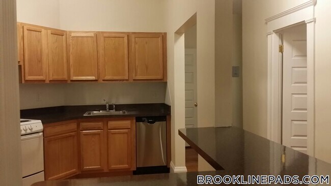 Foto del edificio - 1589 Beacon St