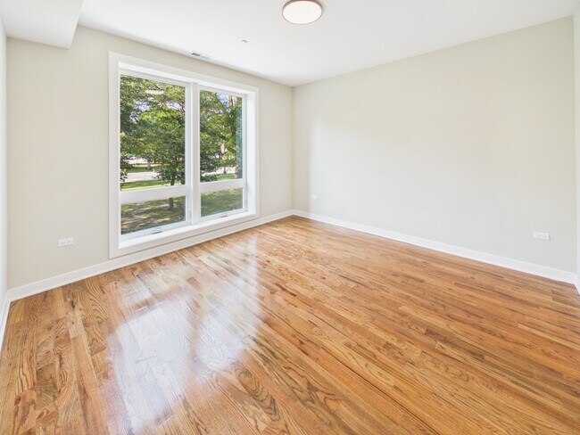Foto del edificio - 2839 W 24th Blvd