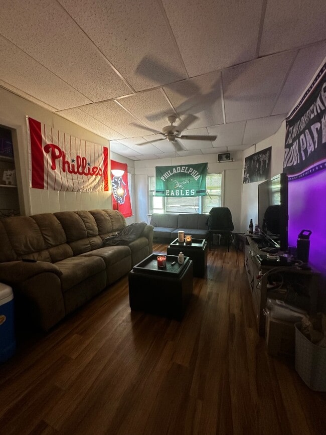 Building Photo - 324 Stewart St