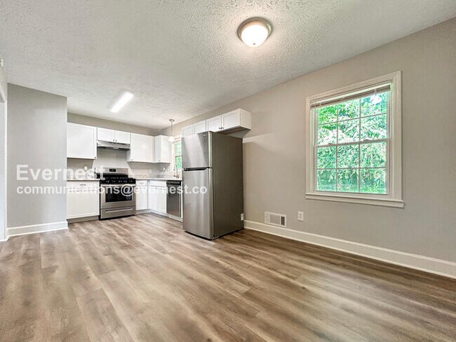 Foto del edificio - 321 Wilson Mill Rd SW
