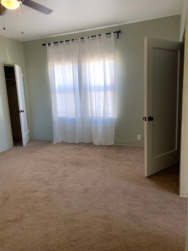 Building Photo - 682 Dutton Ave