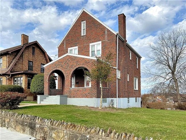 Foto del edificio - Gorgeous all brick home for rent!