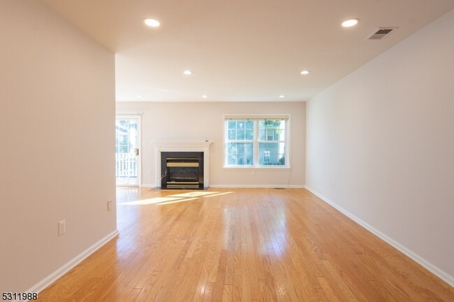 Building Photo - 408 Digaetano Terrace