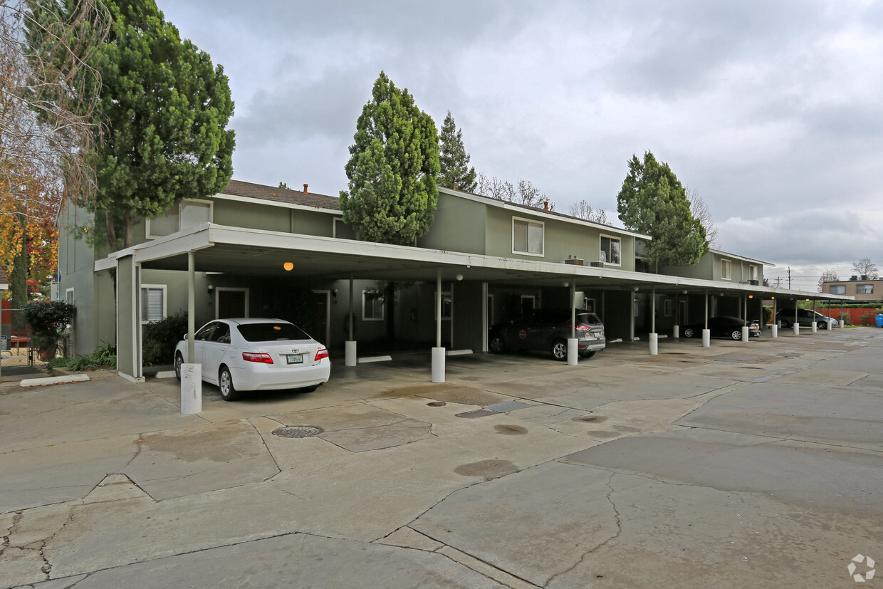 Primary Photo - Mountain Oaks Townhomes