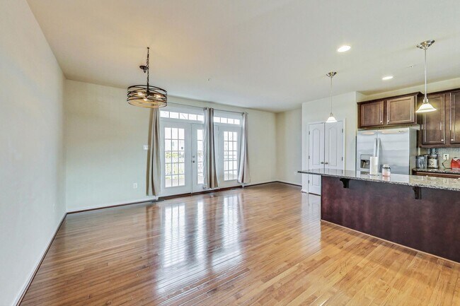 Foto del edificio - *Coming Soon* 3 bedroom, 2.5 bath Luxury Townhome in Market Square Subdivision!