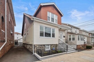 Building Photo - 808 87th St
