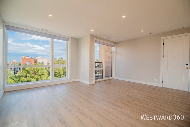 Building Photo - 2355 W Flournoy St