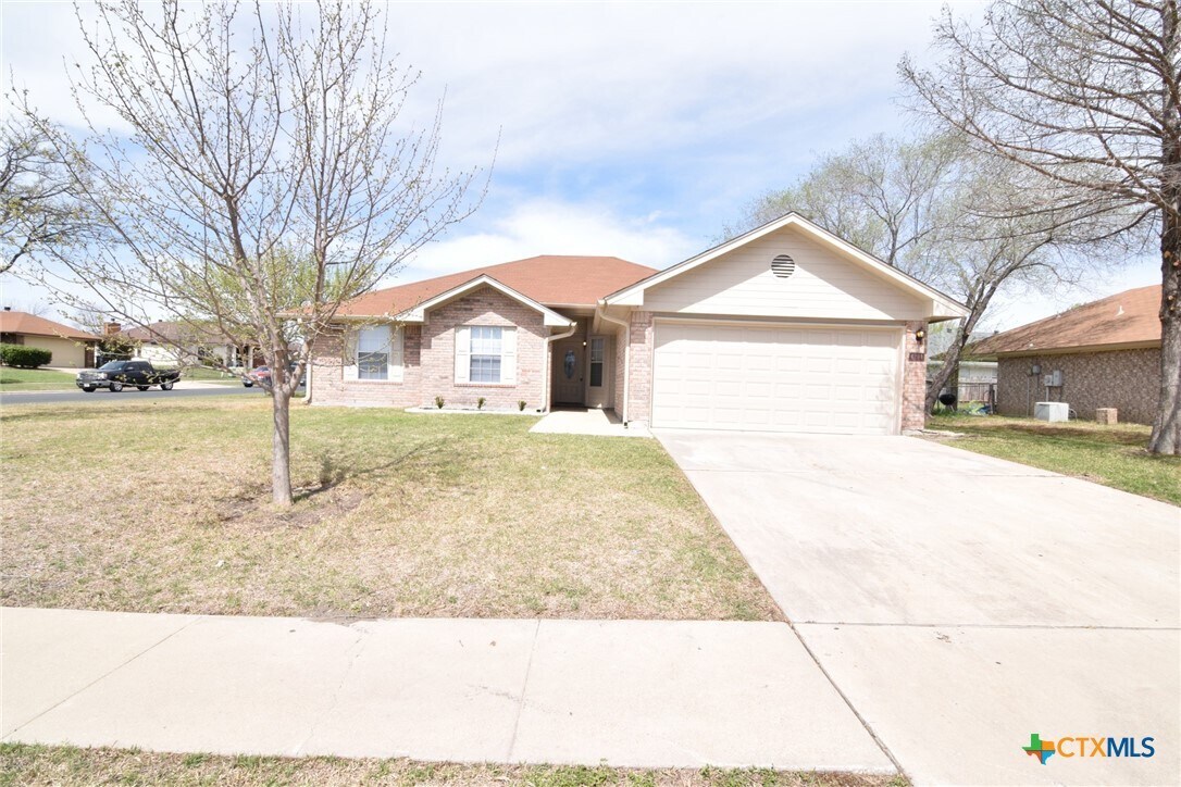 Foto principal - 4201 Bluestem Ln